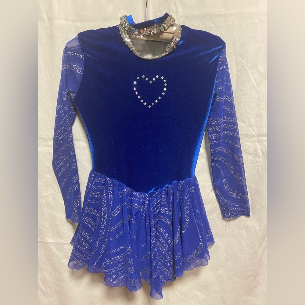 Gorgeous blue skating dress ✨⛸